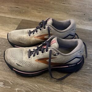 Brooks Women's Ghost 15 Running Shoes